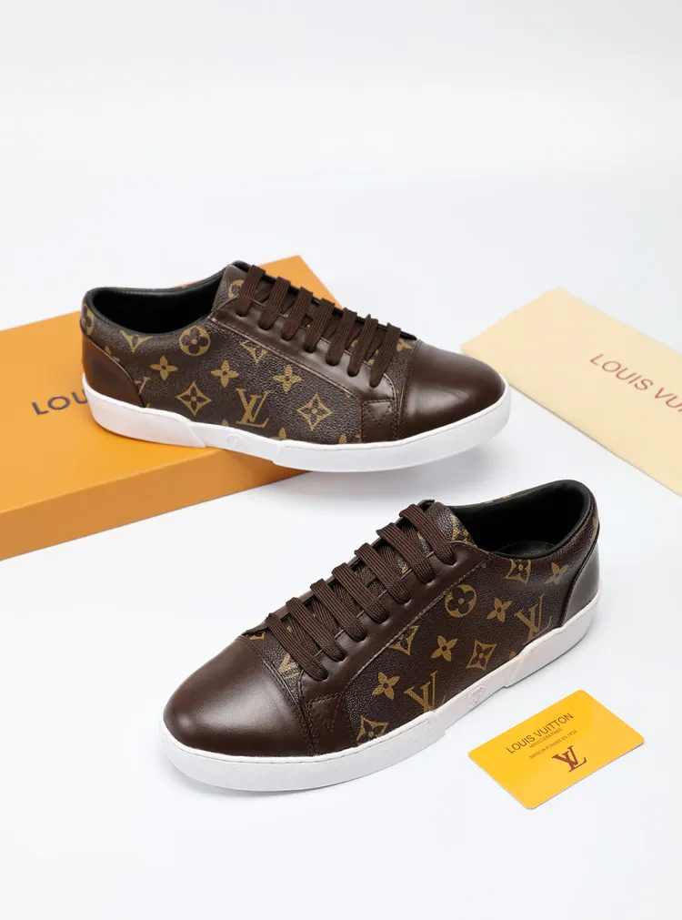 Factory price: 360💰LV official website popular series🔥🔥: 2 production, selected high-end imported cowhide, sheepskin lining sheepskin pads, paired with Louis Vuitton Monogram Ecli men's shoes 💰se canvas and pure black rubber soles, the ultimate simple design, the perfect interpretation of the latest inspiration for shoes, the integration of classics and fashion, high-end quality, worthy of your possession. The bottom car line will never be unglued🏆🏆🏆Welcome all sellers to sell in the picture above. We can send one piece on behalf of you. The code number is 38-44 (45 codes can be customized)
